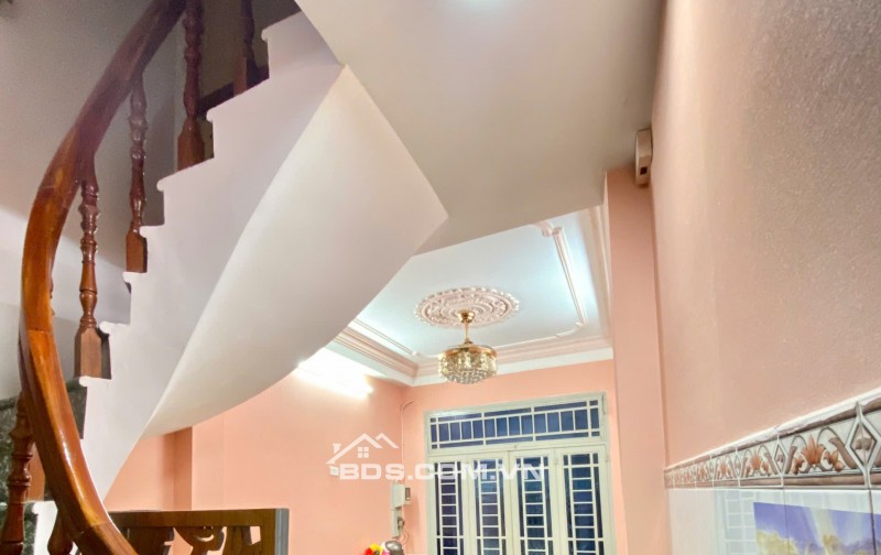 GIẢM SÂU, BÁN GẤP CHỈ CÒN HƠN 6 TỶ.  SIÊU PHẨM VƯỜN CHUỐI QUẬN 3, 30M2, 5 TẦNG CÓ 2ST, 6 PHÒNG